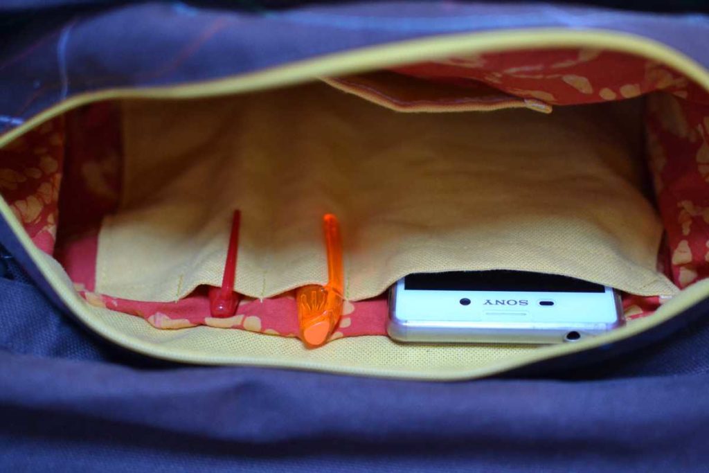 intérieur sac avec compartiment téléphone et stylos