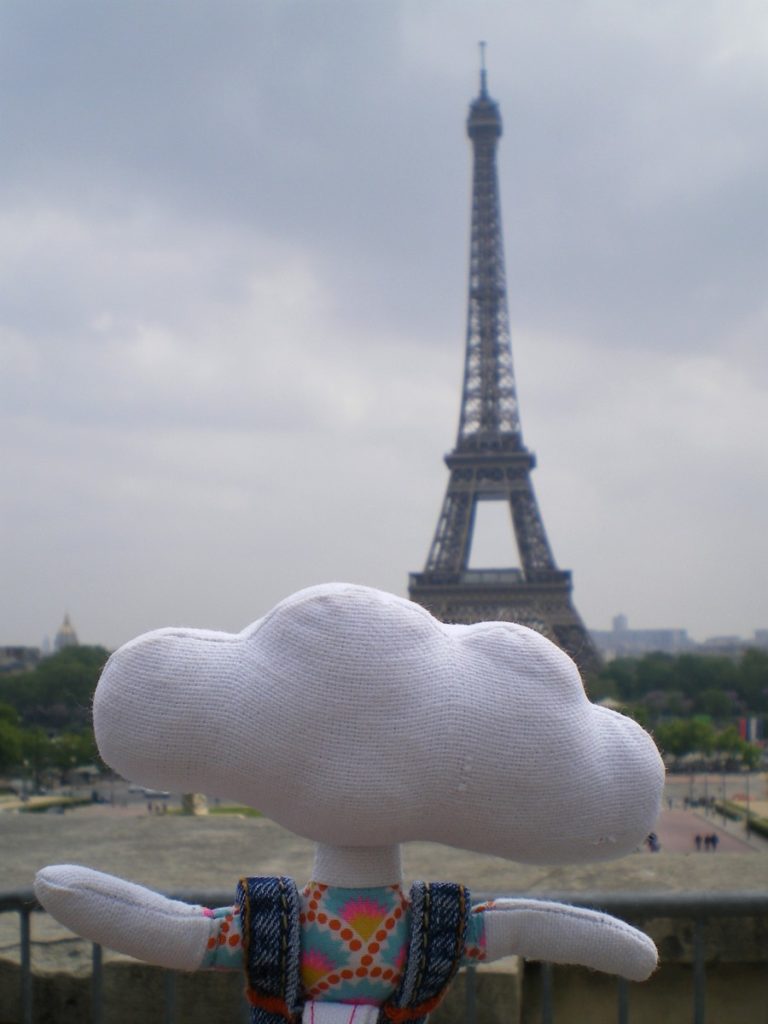 Mr Dream regarde la Tour Eiffel