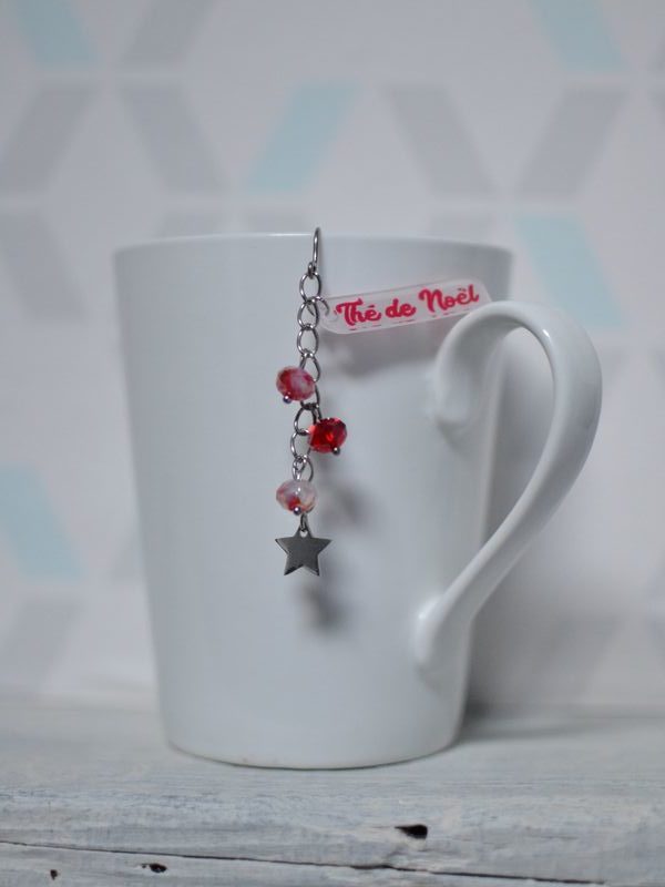 boule à thé fantaisie "thé de Noël" étoile et perles rouges
