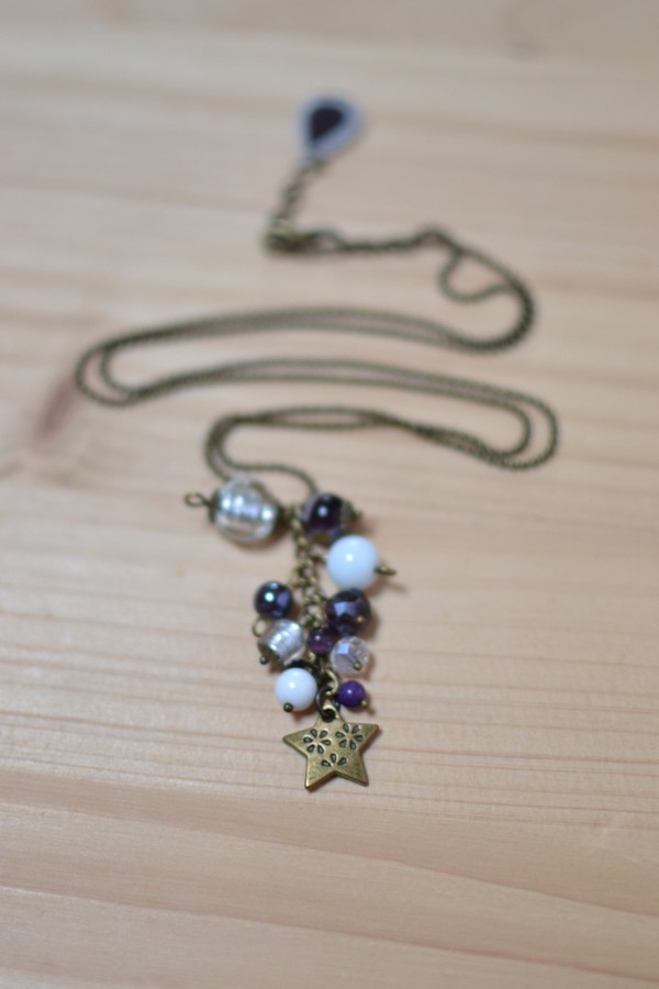 sautoir grappe étoile bronze vieilli et perles violettes et blanches