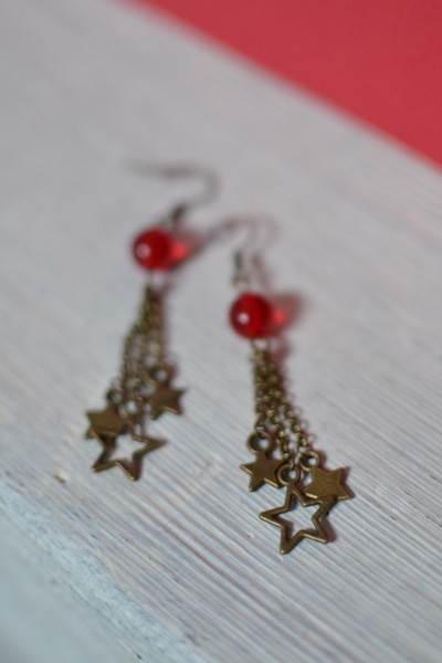 boucles d'oreilles bronze vieilli étoiles filantes et perle rouge