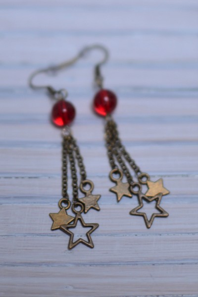 boucles d'oreilles bronze vieilli étoiles filantes et perle rouge