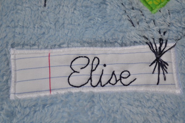 étiquette brodée à la main "Elise"