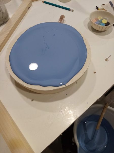 coulage assiette en porcelaine bleu électrique