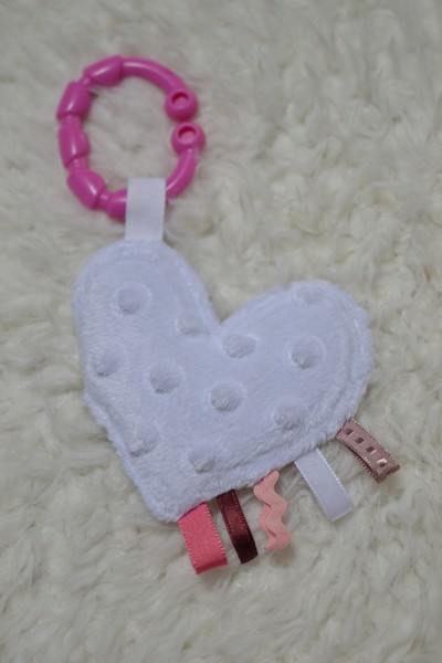 mini doudou étiquettes coeur en minkee blanc