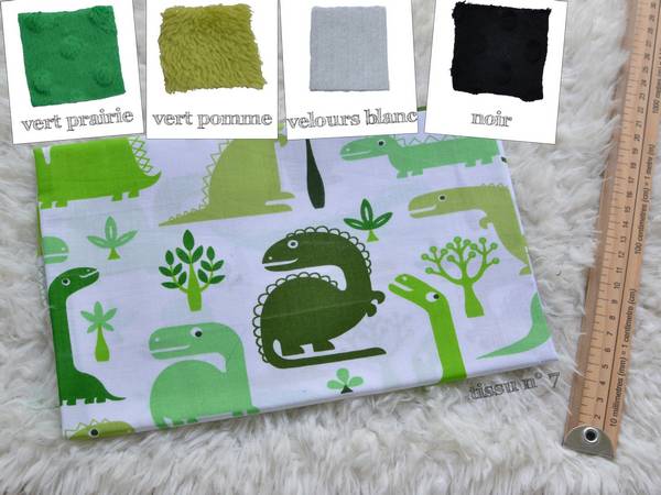 tissu blanc et dinosaures verts pour vos doudous étiquettes sur-mesure !