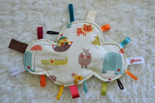 doudou étiquettes nuage animaux multicolores pour Jonas